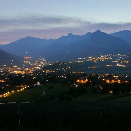 Schwarzplatterhof 아파트 *